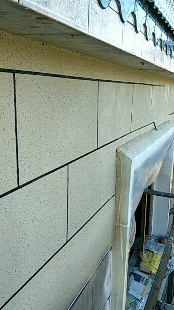 农民工喷石头漆,没有休息,有活就一直干!关注全名小视频