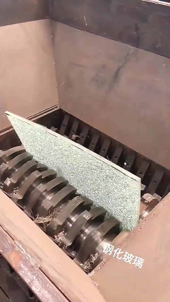 中国钢化玻璃就是牛,就算进搅碎机走一遭,傲骨依然让人竖大拇哥!