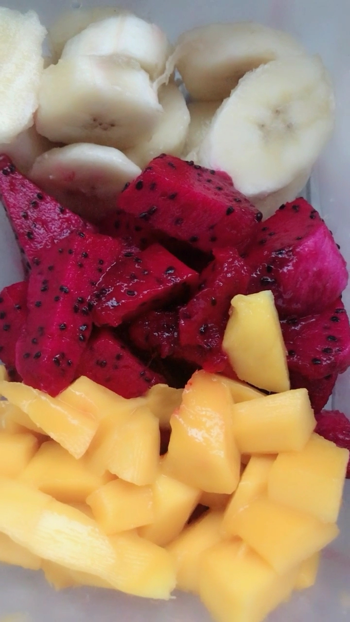 自制火龙果西米水果捞