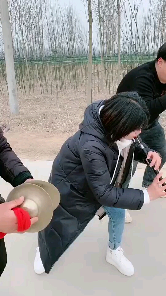 段莎莎不愧是豫东女唢呐,吹的好,团队配合的也默契-度小视