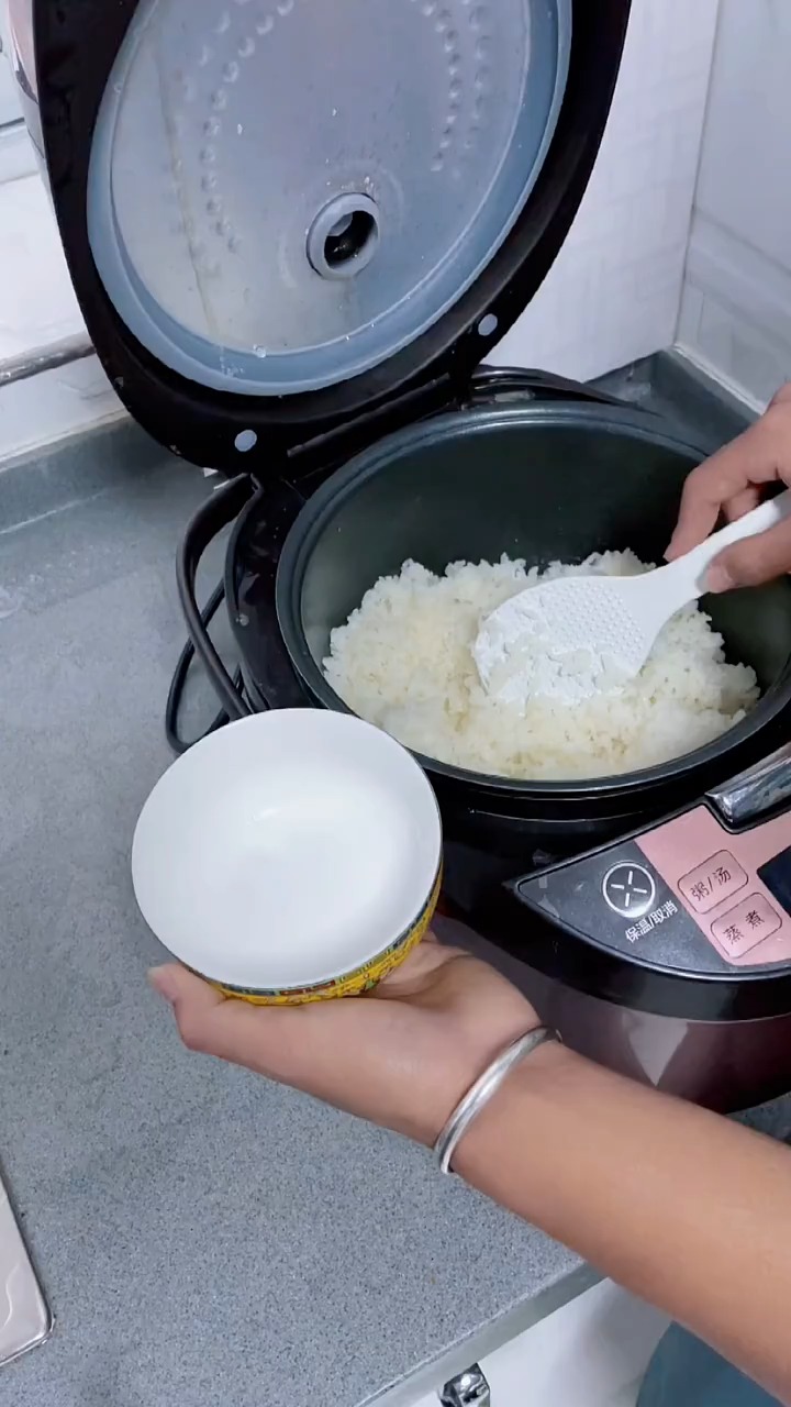 好物推荐#这个小兔子饭勺盛米饭不会沾,用完还可以立起来,好看又实用