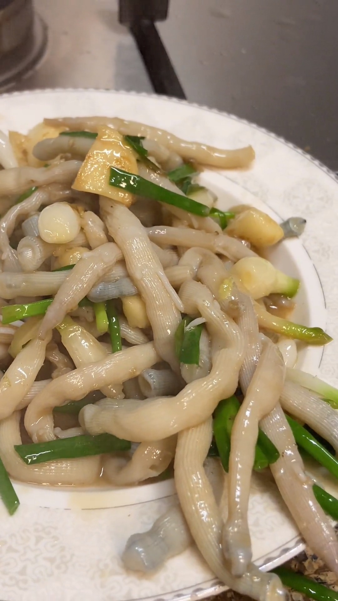 新鲜的沙虫你们有没有吃过看的吓人吃的香