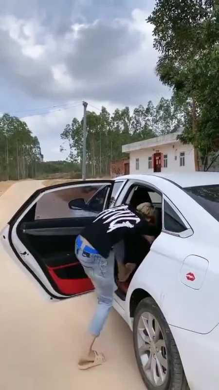 我要上热门#这车可真牛,进去了那么多人,竟然一点不挤