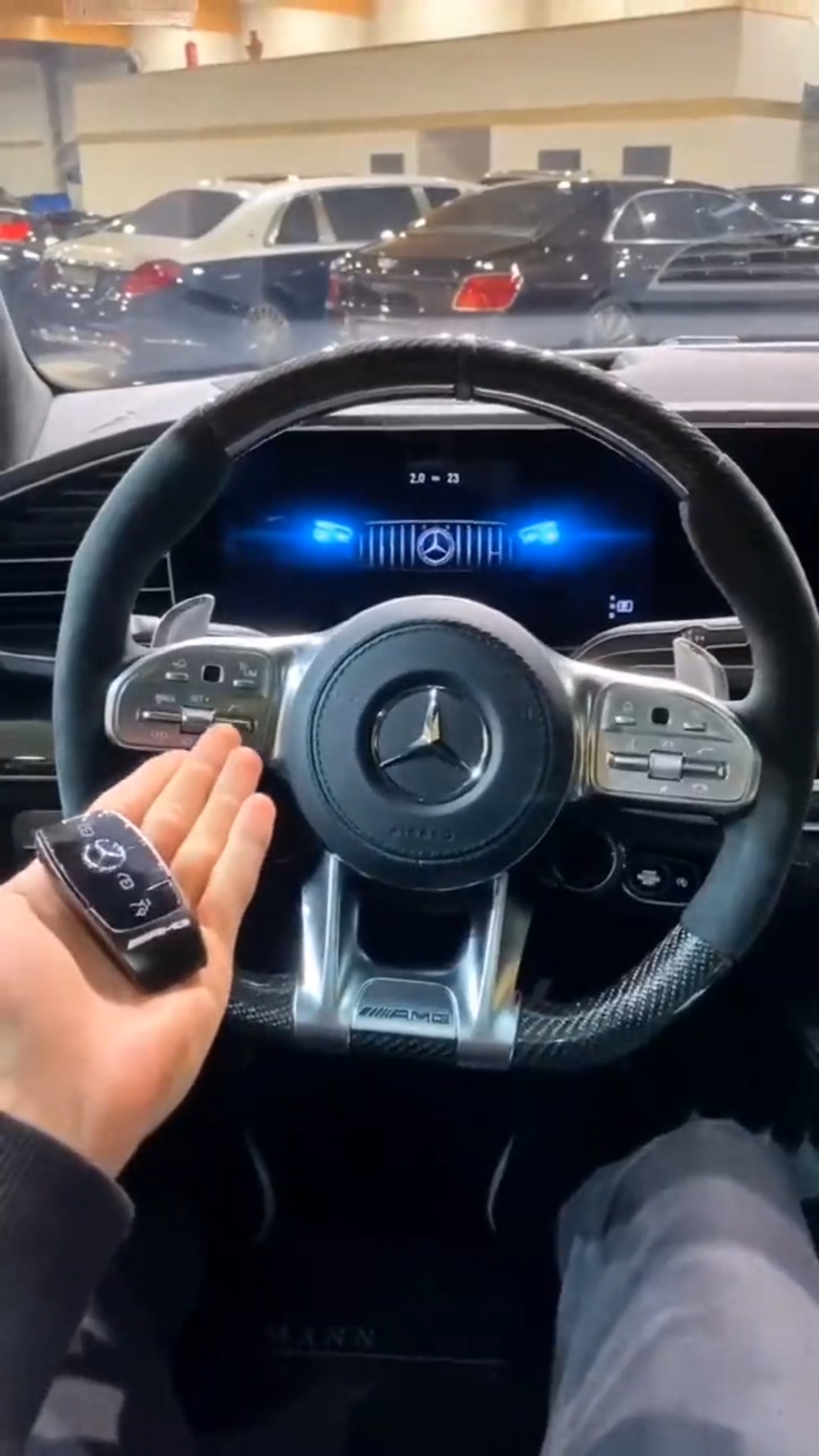 欣赏奔驰amge63s的内饰设计科技感真的太强了