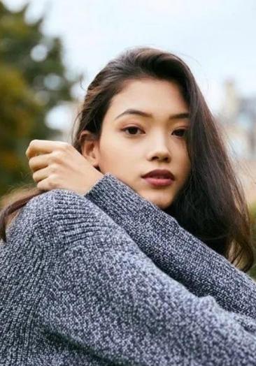 19岁日法混血嫩模,横扫时装周成最强面孔!世界是00后的了!