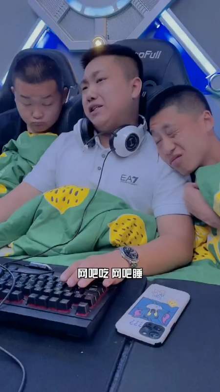 牛马兄弟碰麻哥挨了板鞋不多说!