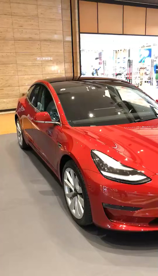 红色特斯拉model3