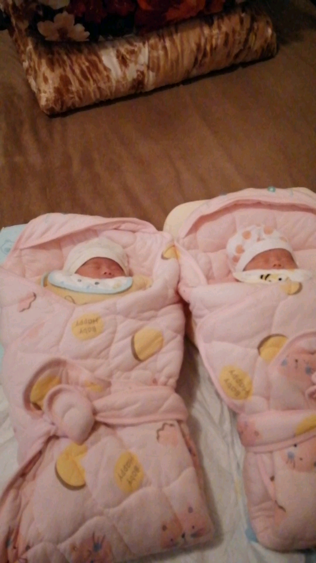 两个月双胞胎真实照片图片