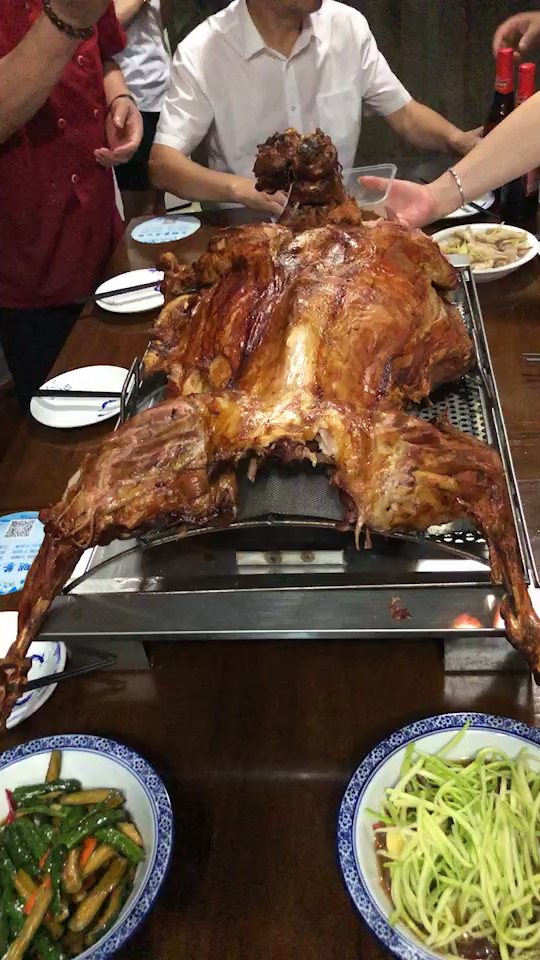烤全羊,大块吃肉大碗喝酒
