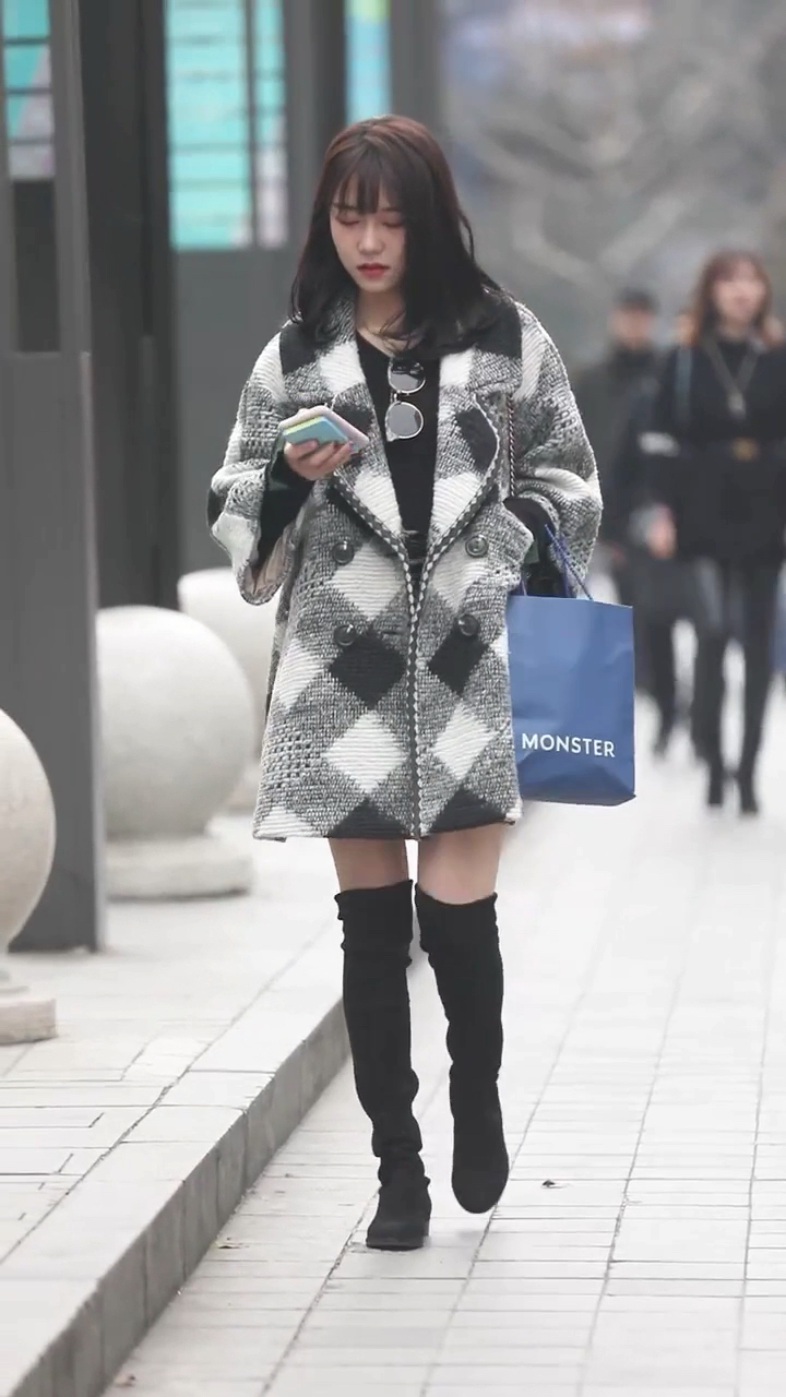 你喜欢穿靴子的女孩吗?