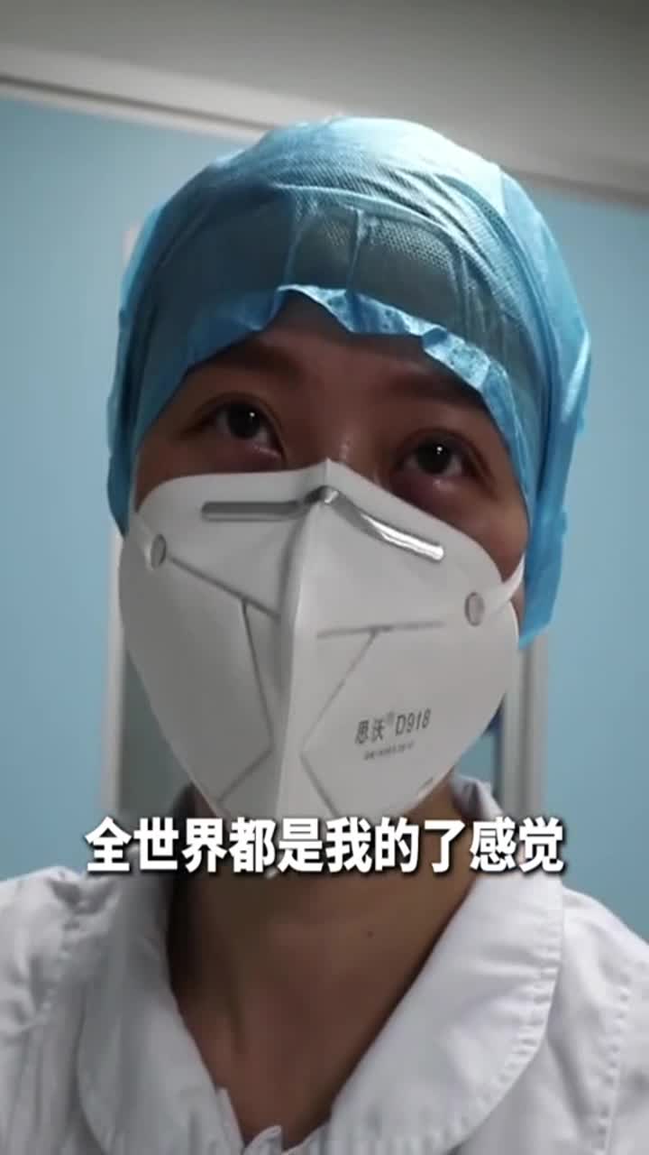 护士摘下口罩图片
