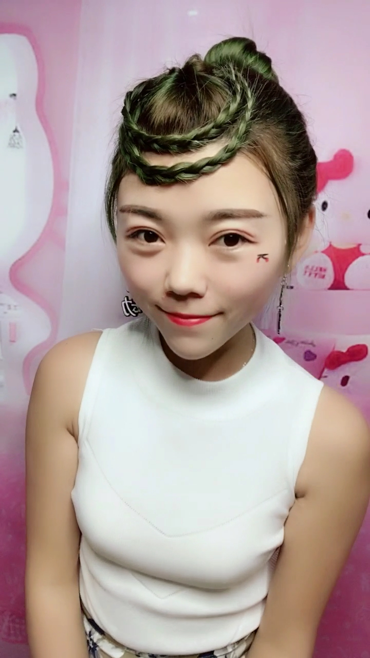 这样的发型是什么民族的