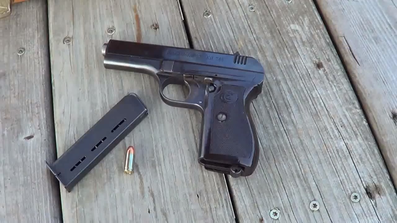 捷克cz 27半自动手枪,大爷户外靶场射击测试,这种手枪不多见