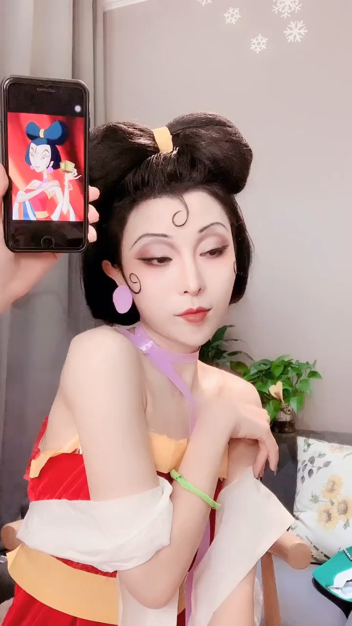 小姐姐化妆妩媚小妲己,眼前的这一幕,网友-你勾引我!