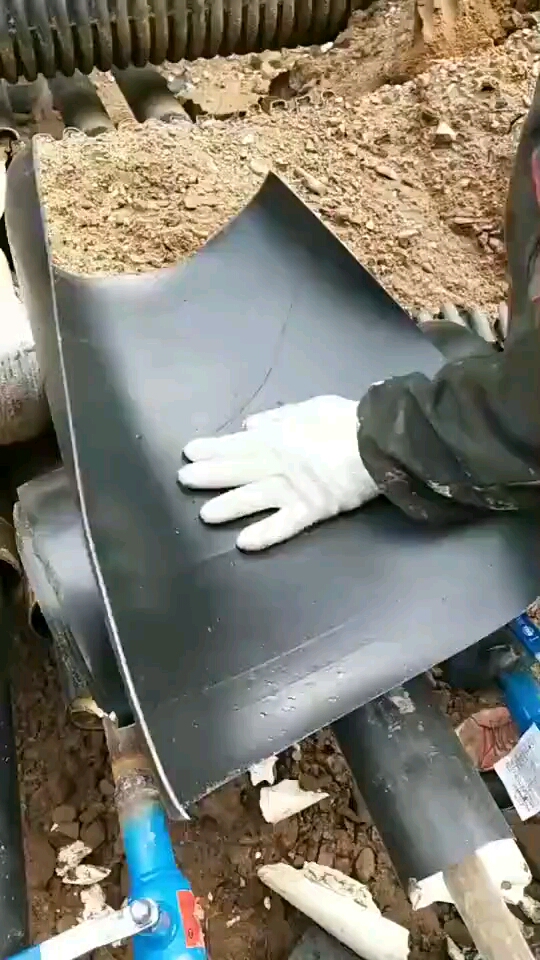 90度弯头下料这是要时间积累的白铁工路过
