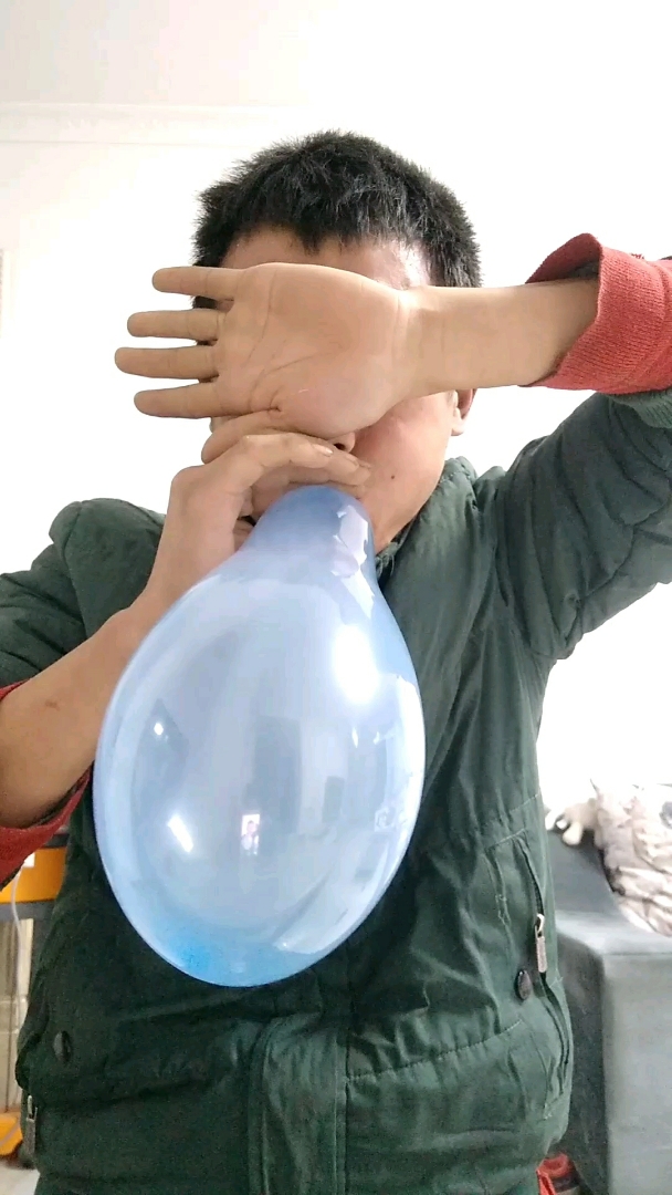 气球要吹到什么程度才会爆.