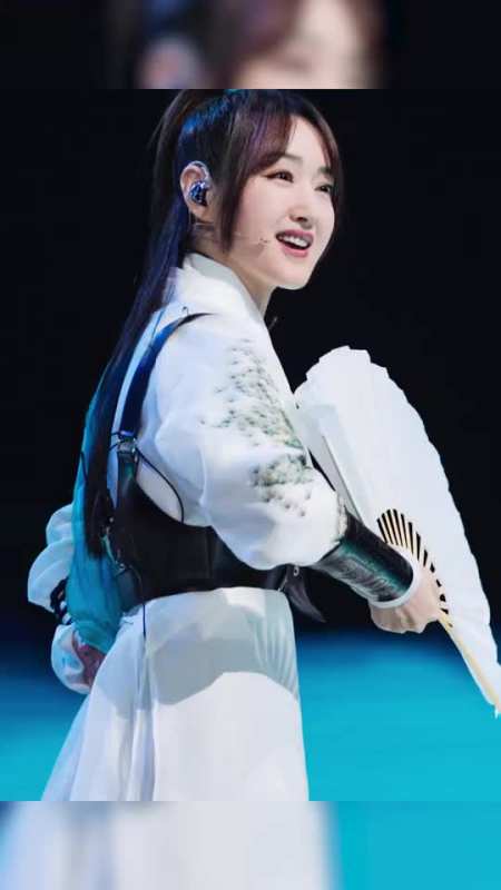 乘风破浪的姐姐2二公舞台造型《红颜旧》