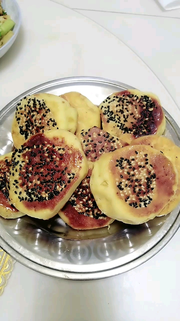 自己做的牛奶鸡蛋蜂蜜饼～外酥里嫩!口感特好