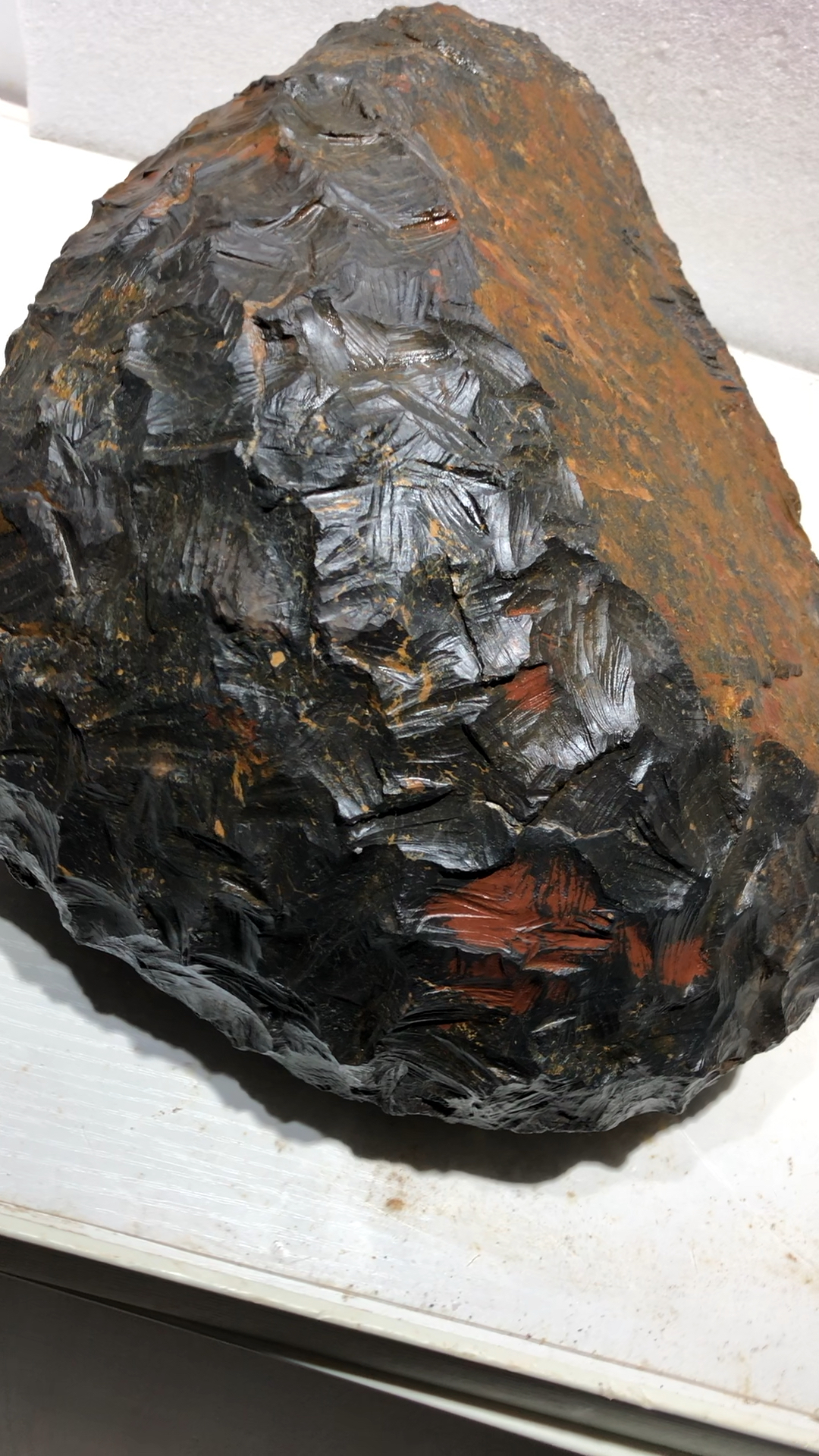 精品石陨石,重46斤,弱磁,气印迷人,熔壳好,纯天然的!