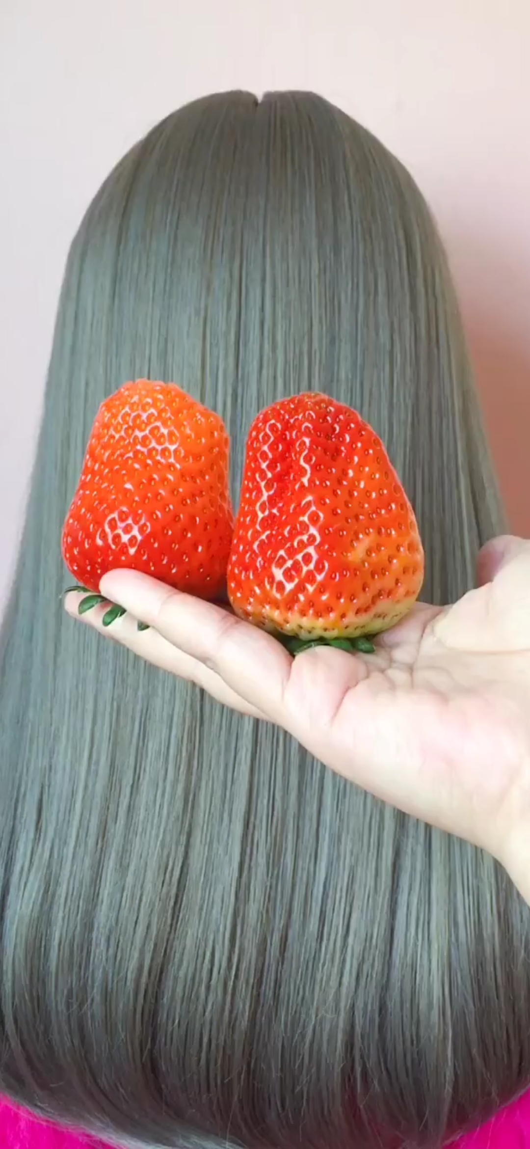 现在流行草莓丸子头