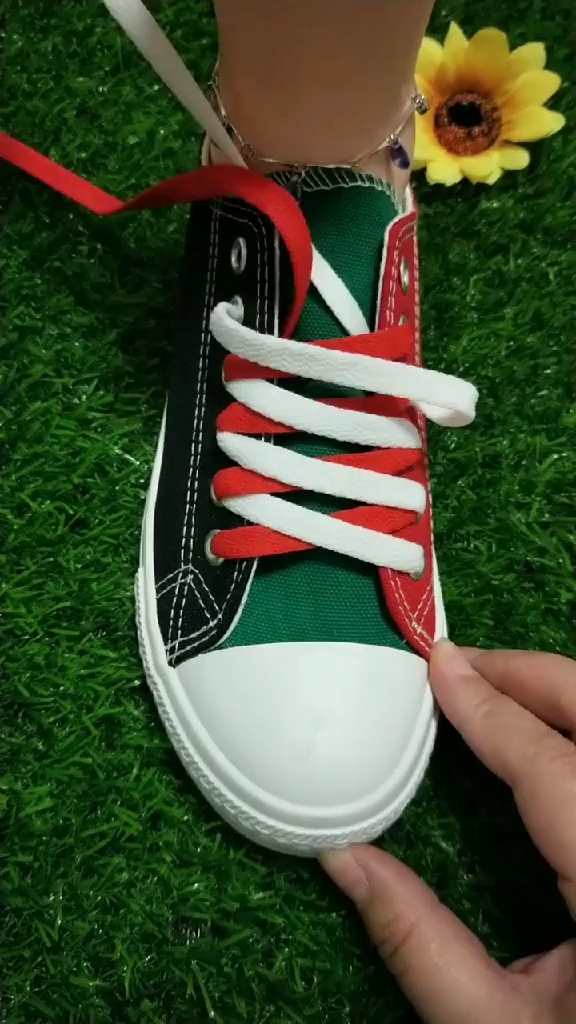 双色拼接鞋带系法  喜欢的点个赞吧