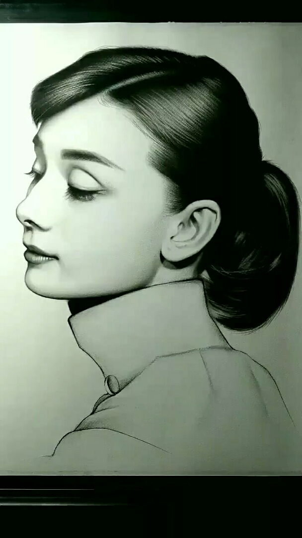 2019,立个新年flag#手绘女神奥黛尔赫本,点点红心2019新年来好运