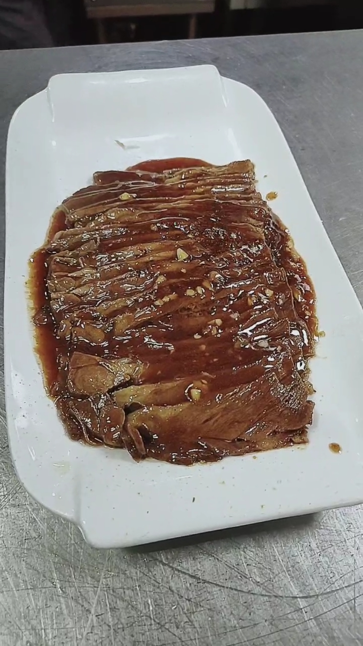 秀出你的拿手菜#新来厨师虽然年轻,但扒羊肉条一装盘您的赞一定会留