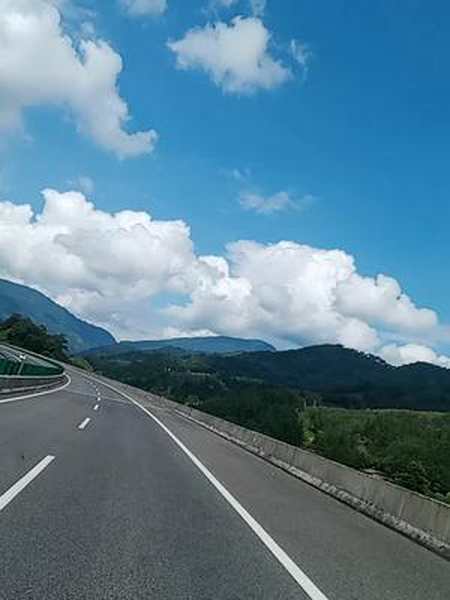 开车听音乐看风景这种感觉真的舒服