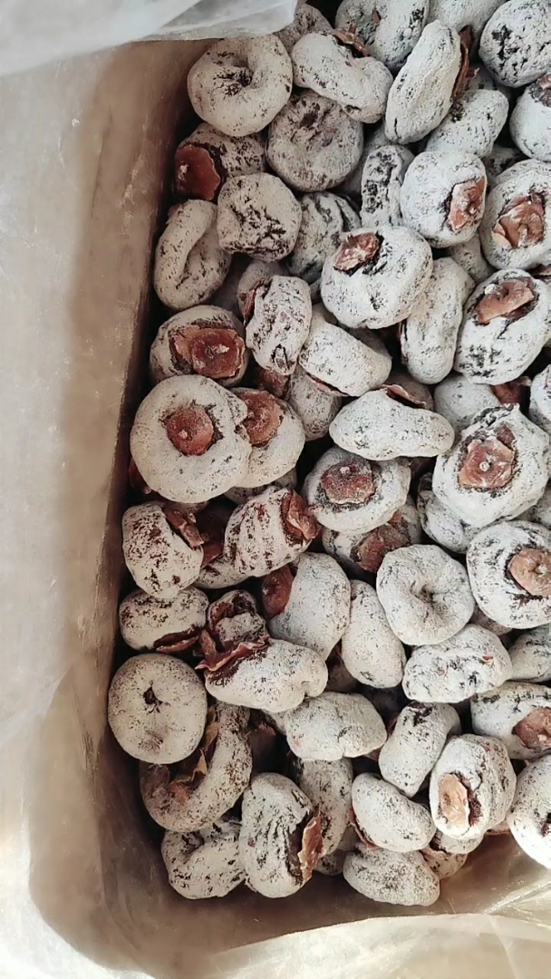 大家帮忙看看我晒的柿饼怎么这个颜色?是坏了吗?