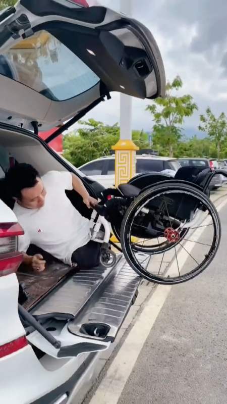 42万 举报 无腿小波 3.89万粉丝