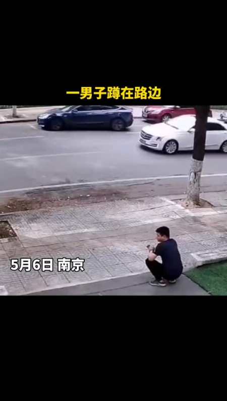一个人蹲在马路的图片图片