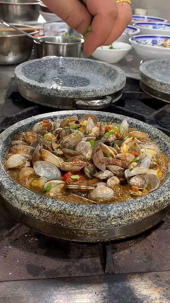 传说中的石锅海鲜
