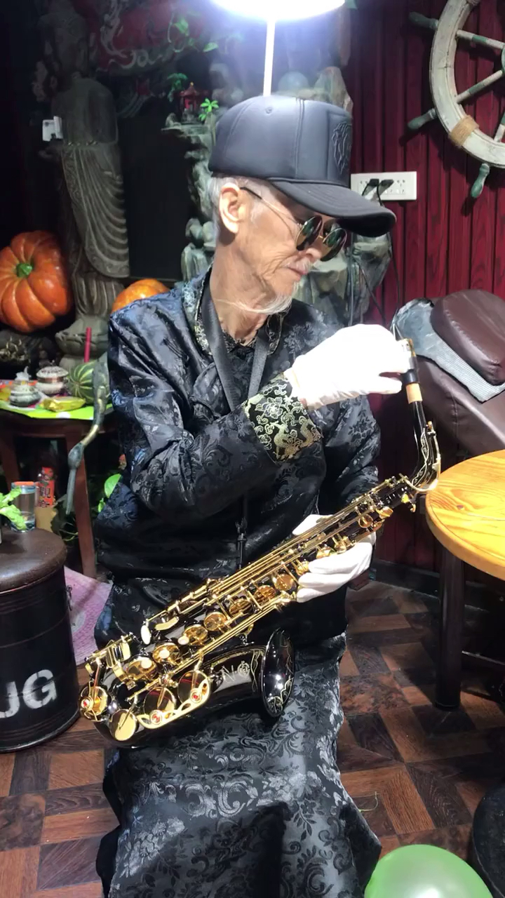 宝刀未老的爷爷,看了泪目!