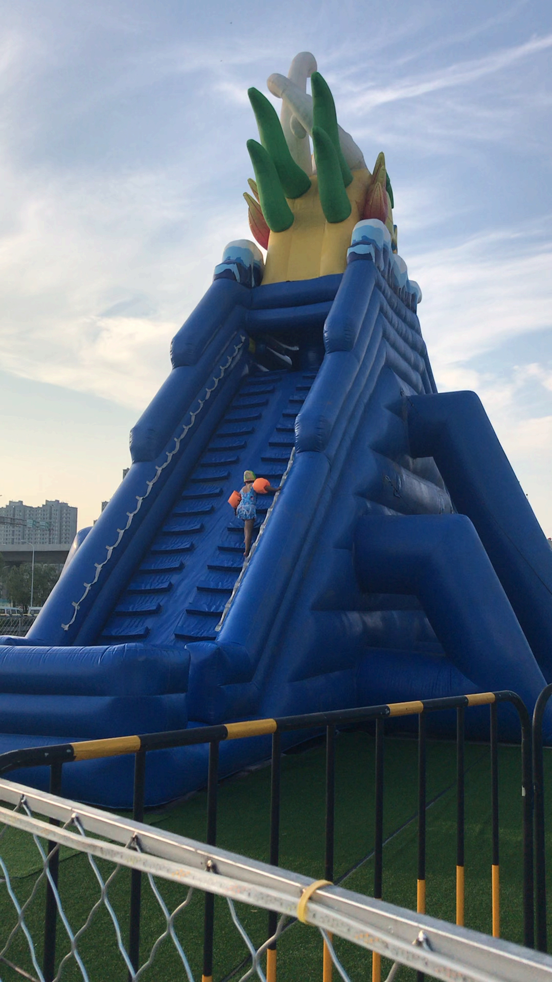 夏天就要这么过#超级水上乐园大滑梯!