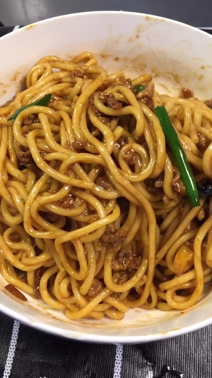 18秒学会好吃的杂酱拌面,一看就会!