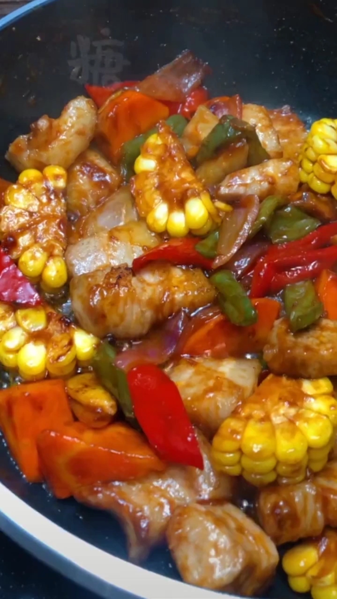 玉米糖醋五花肉,荤素一锅全有了
