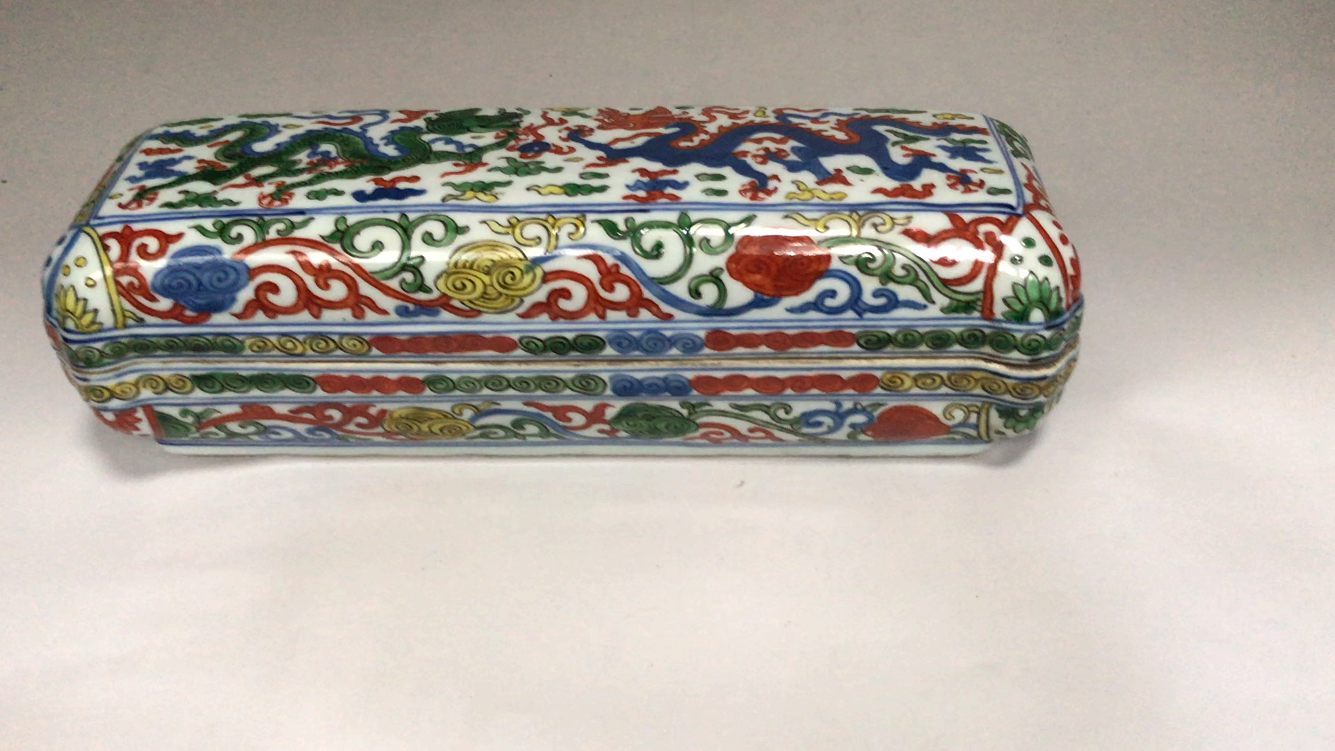 大明清花五彩"笔船"鉴赏(存放毛笔的文房用具)