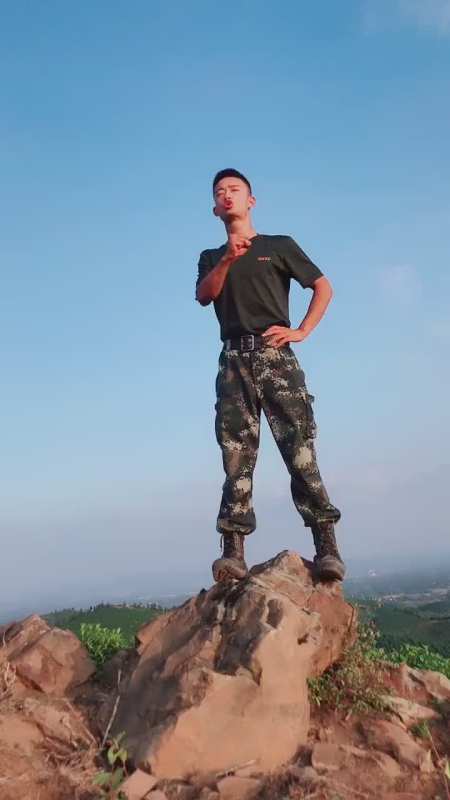 男子汉大丈夫立业再成家24岁男孩退役回乡的豪情壮志承包家乡的山脚踏