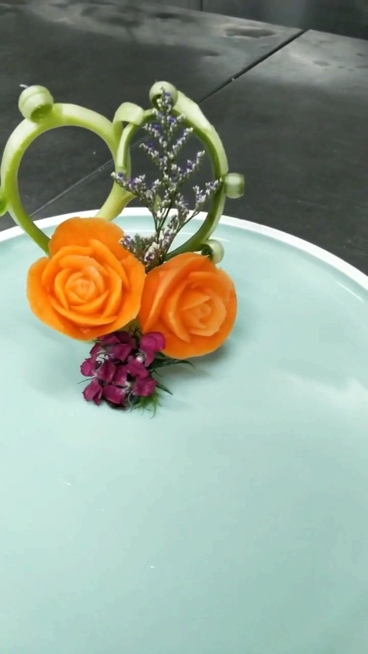 汽车那些事#玫瑰花装饰盆,艺术作品#食品雕刻@全民小助手