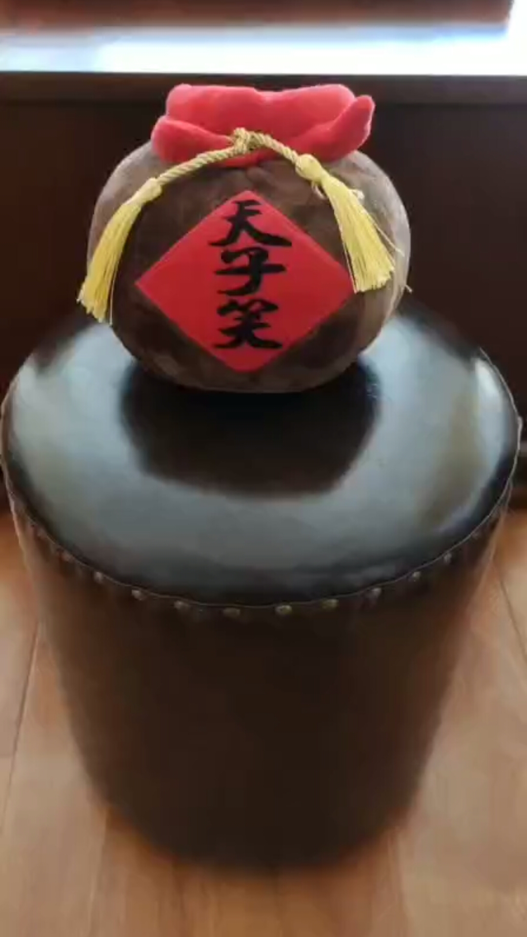 搞笑!#摔不烂的酒坛