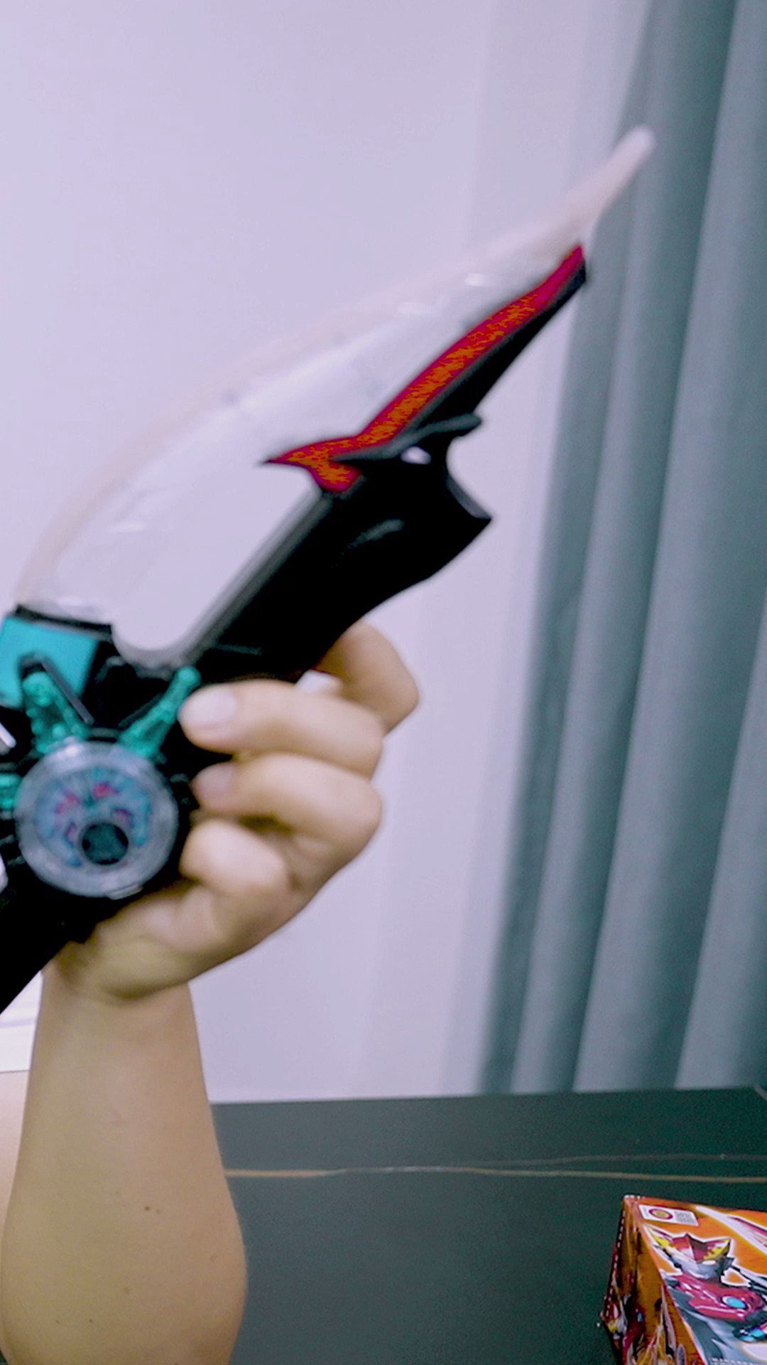 奥特曼武器,罗布头镖,正版和盗版的有什么区别?-度小视