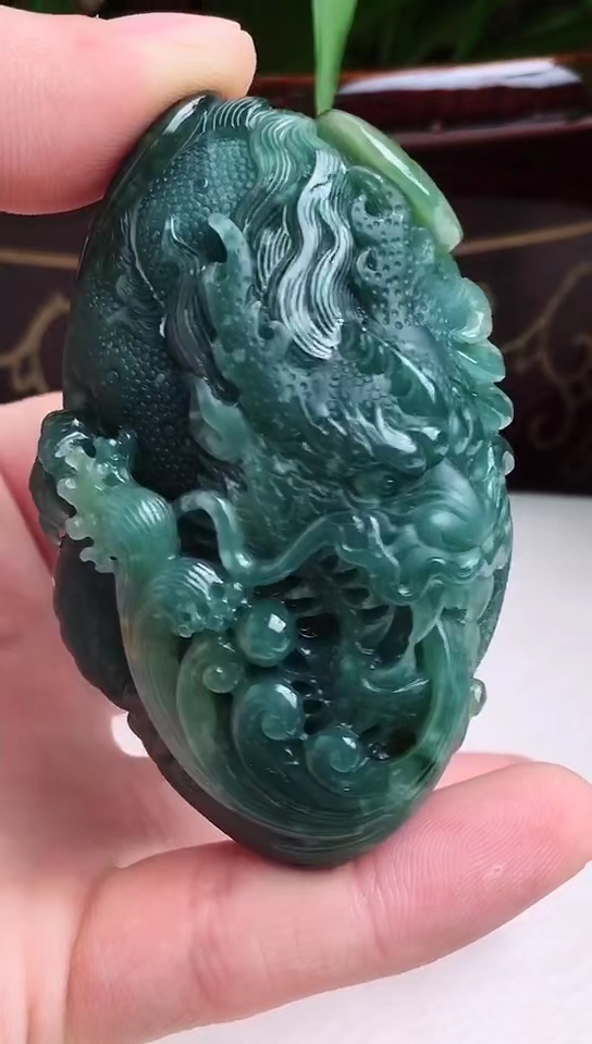 缅甸天然a货翡翠 精美水润 蓝水 双彩 生肖龙 手把件 手玩件 玉质细腻