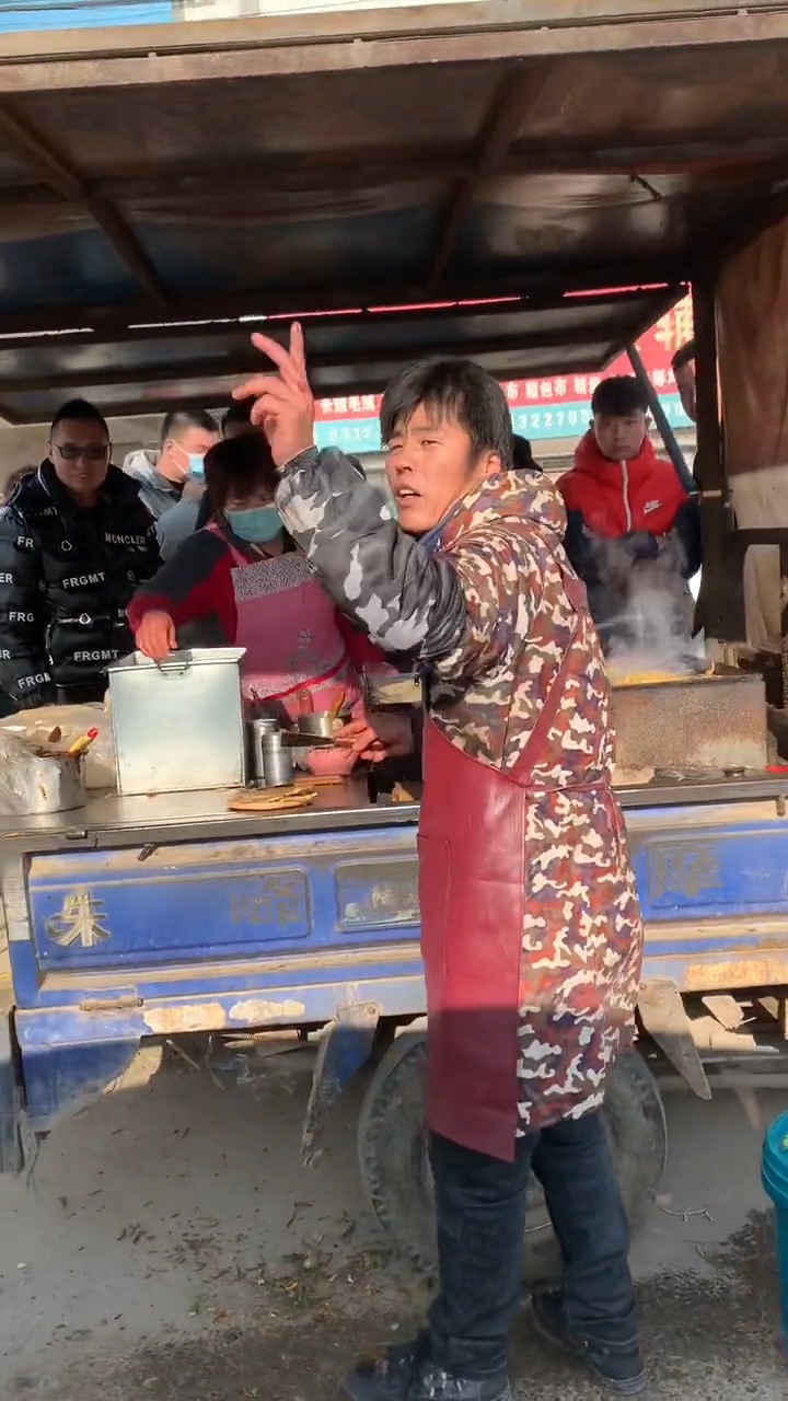 周饼伦的煎饼摊,白大哥为人非常朴实