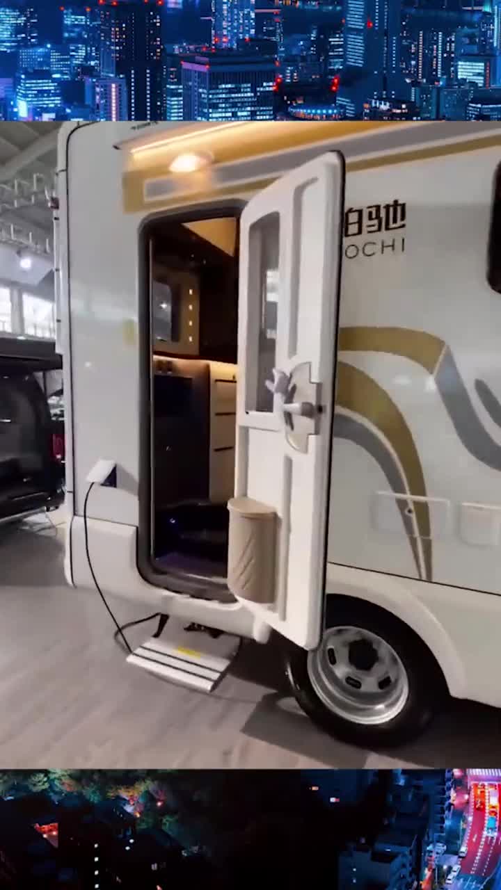 见识一下后开门的房车,这样的室内布局太舒适了,网友好喜欢