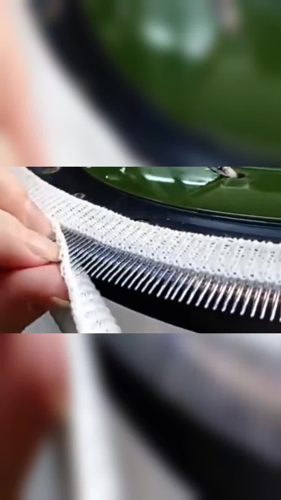 纺织厂看到的这一幕,缝盘机缝合一件毛衣,看到指甲不禁捏一把汗!