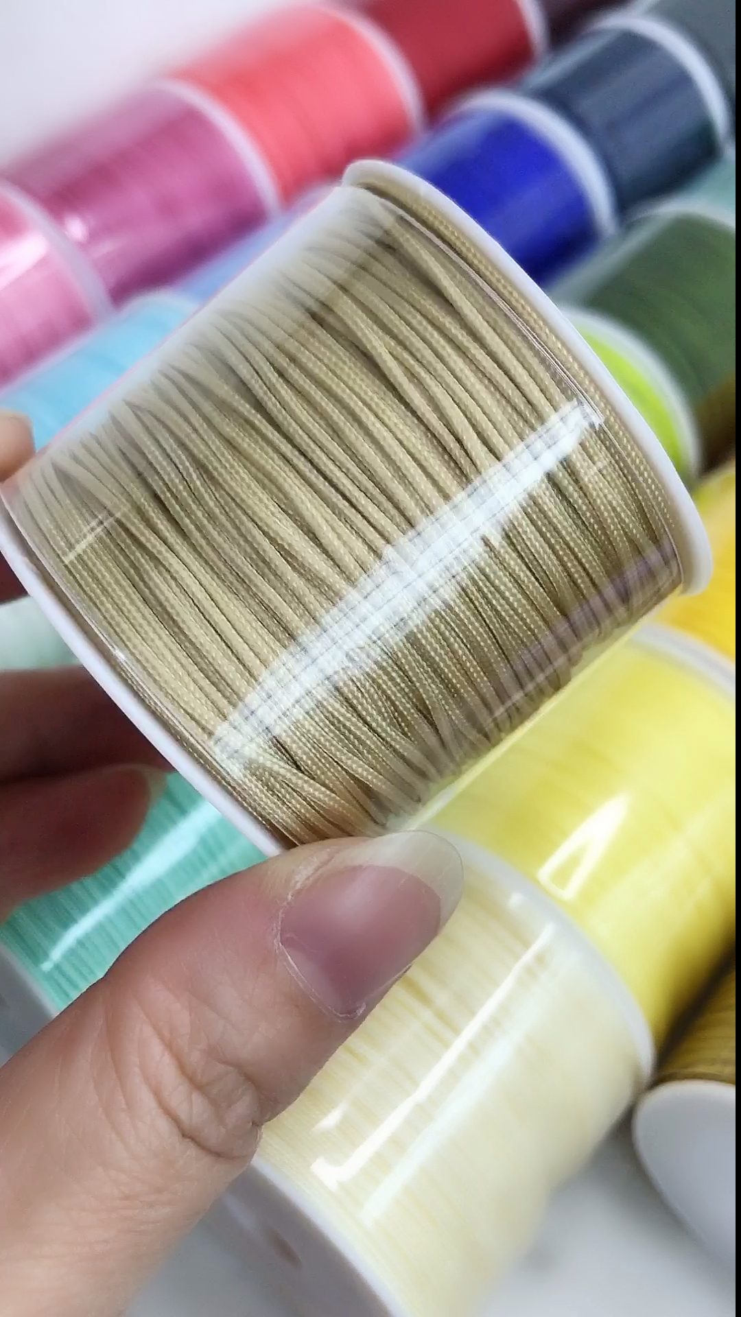 手工编织#新款35色a玉线到货,这颜色漂亮吗?可以做挂饰,手链等.