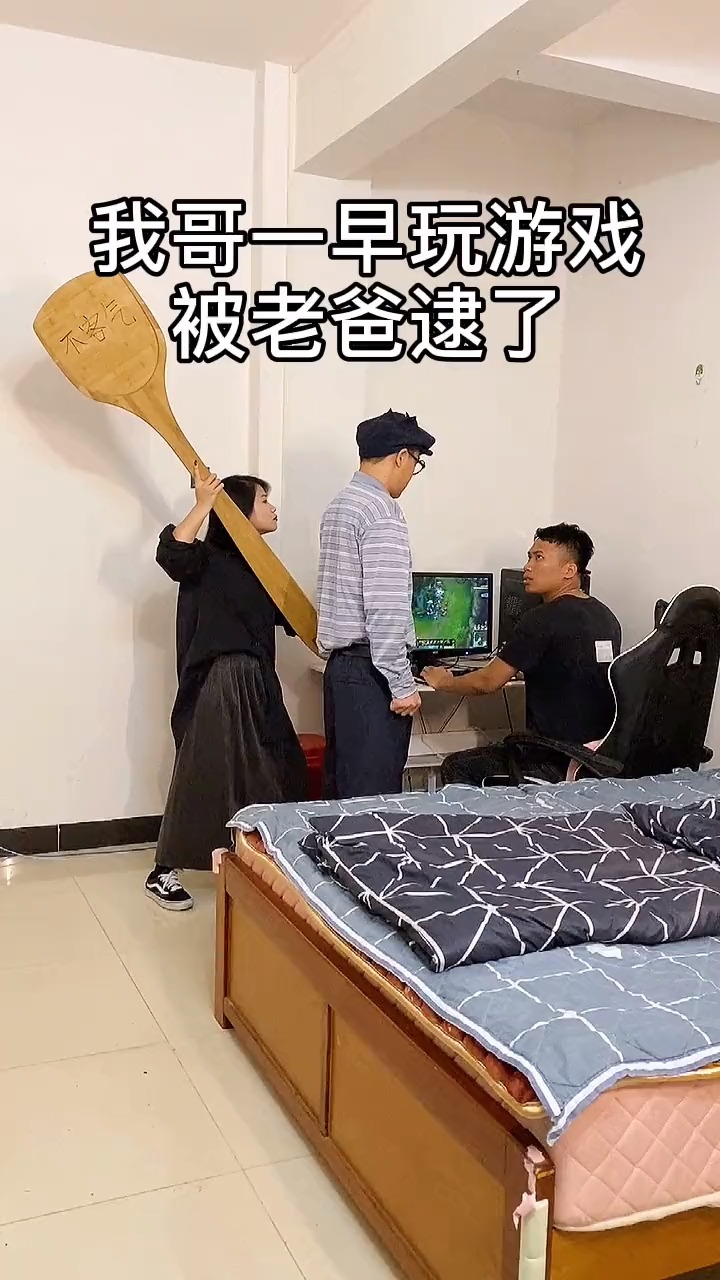 搞笑段子哥你究竟还有几个显示器你老实交代吧