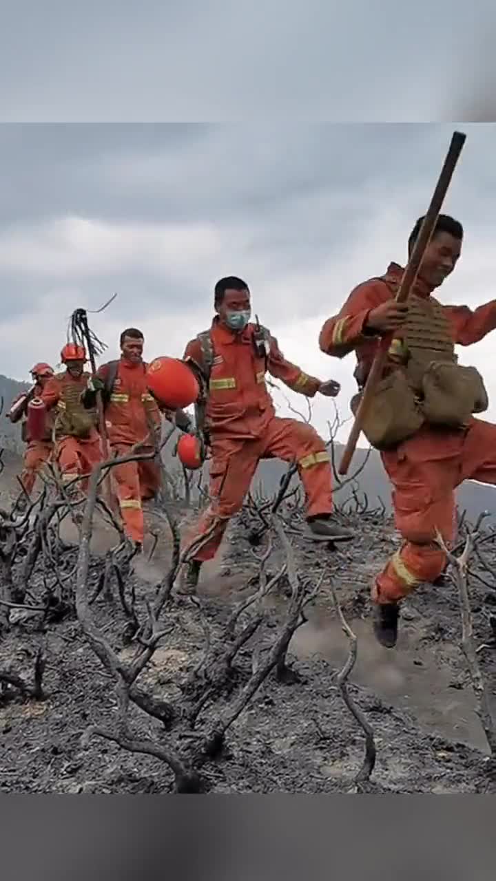 四川凉山消防员图片