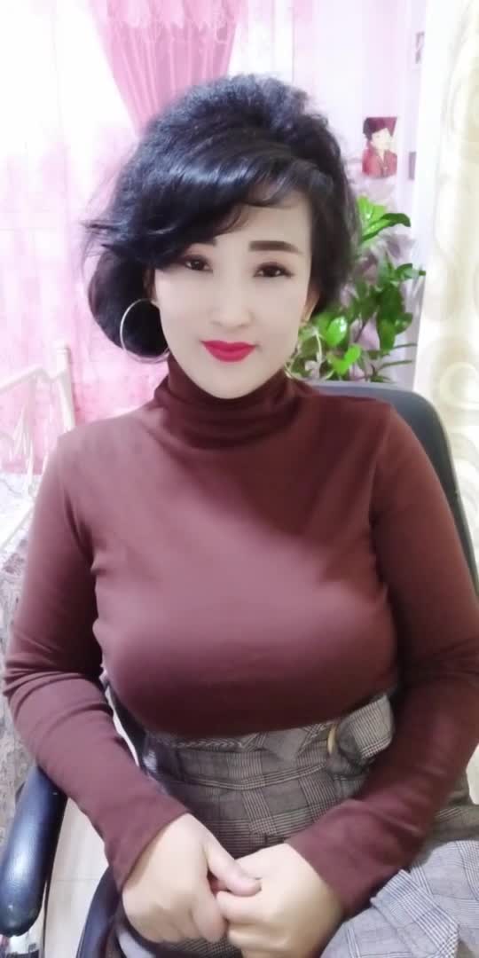 40岁的女人,优雅有女人味,自拍也是美