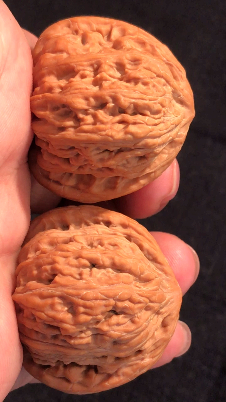 文玩核桃,野生红玛瑙,份量沉